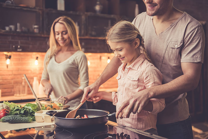 外食を控えて自炊を始める節約メリットはどれくらいある？